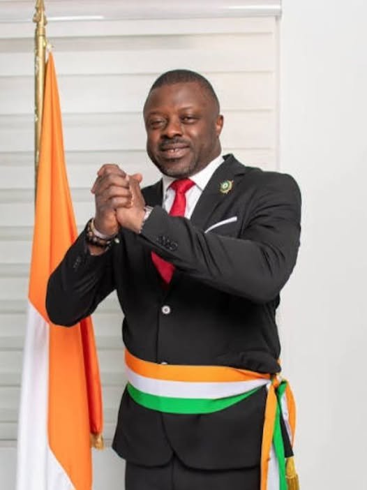 🇨🇮M’BAHIAKRO : Le maire Diamala Kouassi Raphaël rend le mariage civil gratuit