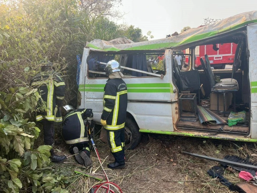 Axe Bouaké-M’bahiakro : Un mort et plusieurs blessés enregistrés dans une sortie de route d’un mini car